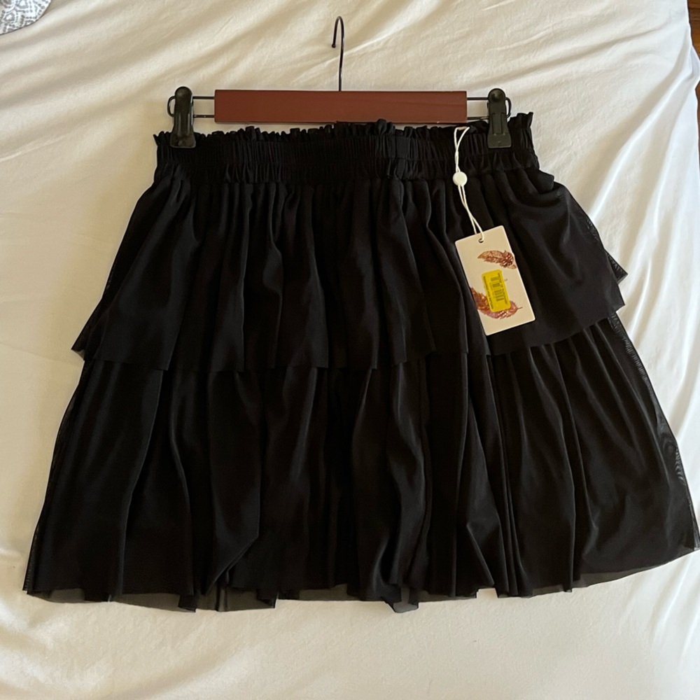 Chelsea & Violet Tiered Mini Skirt. Black. Size Medium. 🌸 NWT - Picture 3 of 7
